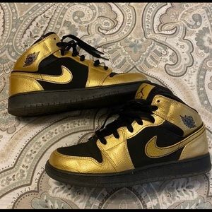 Nike Air Jordan 1 Mid Gold